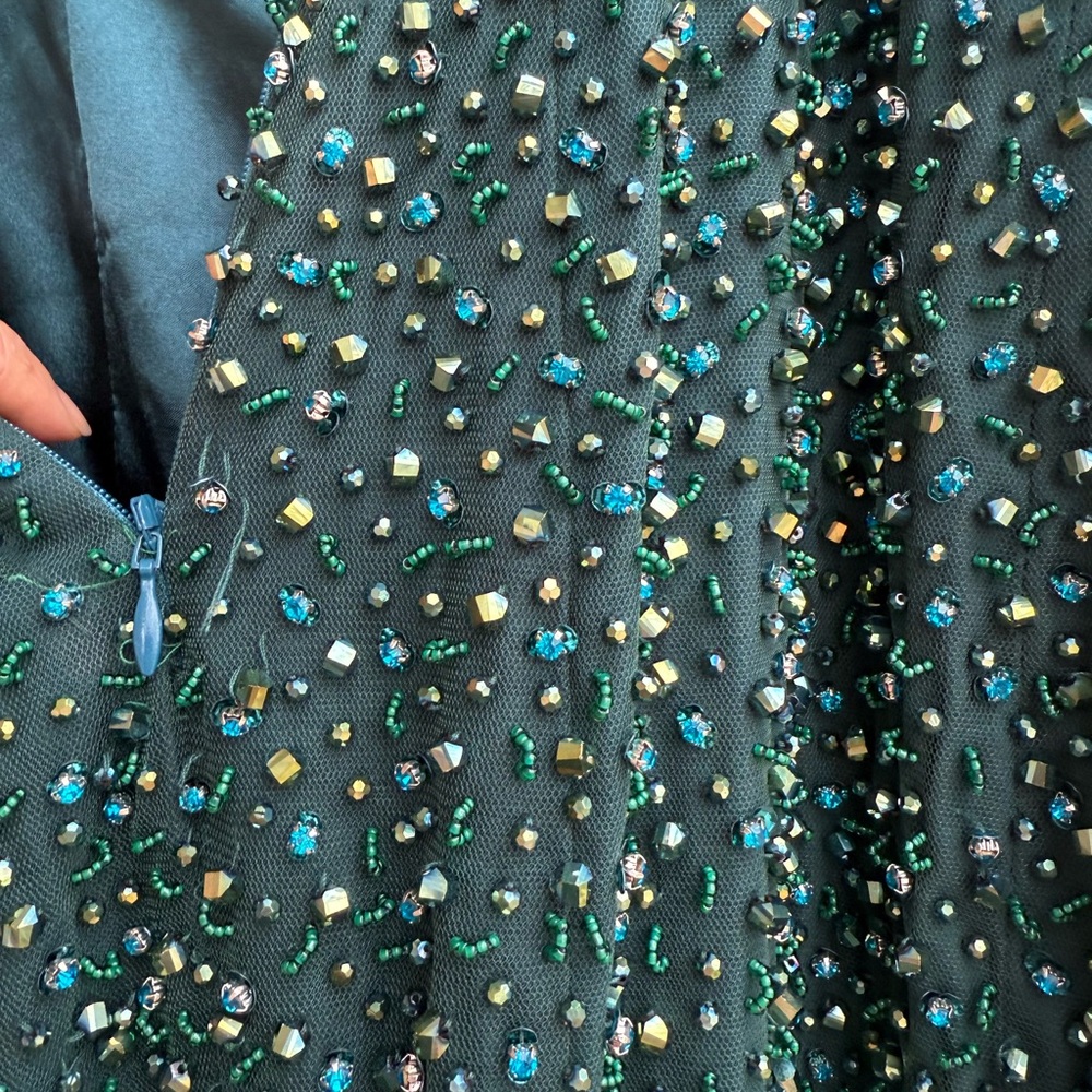 Elegant Green Evening Gown - Picture 10 of 16